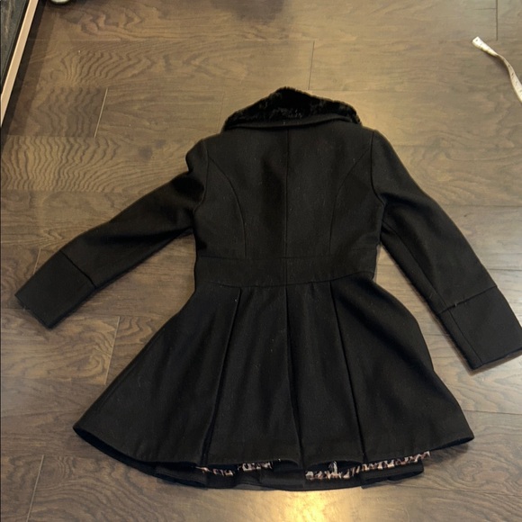 Betsey Johnson Black Trench Coat with Faux Fur Collar - Picture 6 of 7